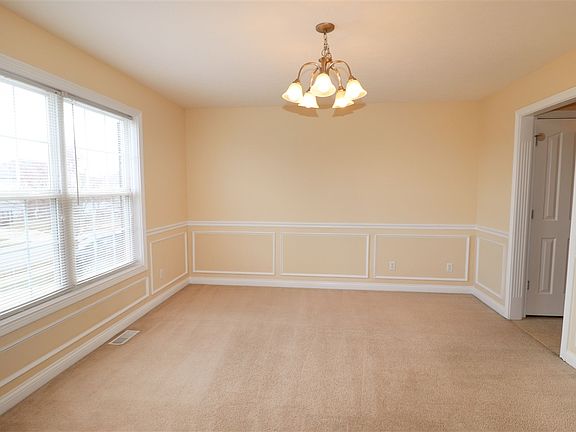 4th image of 307 Vineland Place Dr