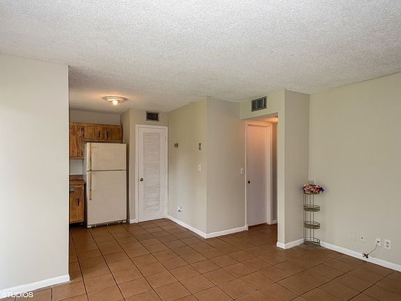 4th image of 5162 NE 6th Ave APT 314