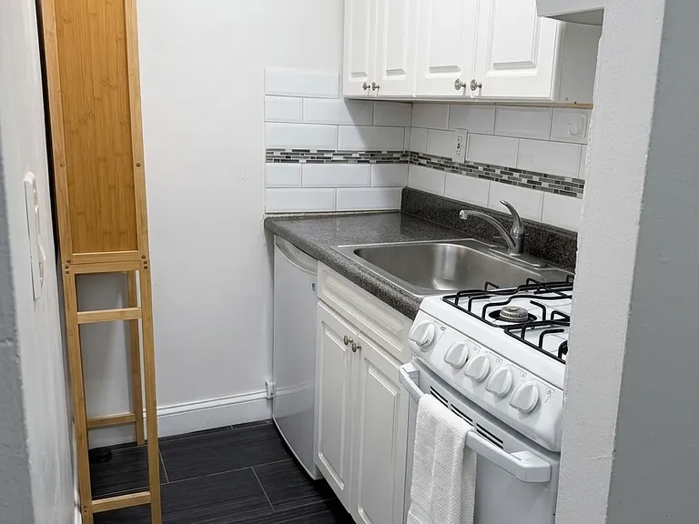 1317 1st Ave #2E — Photo 5