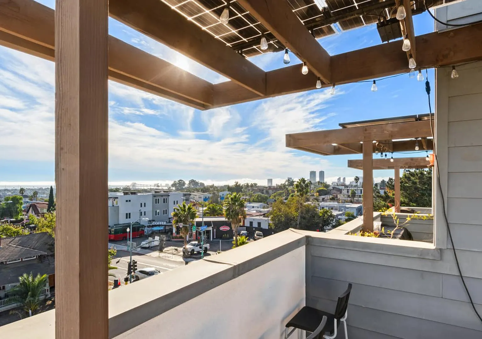 Modern Townhouse in Golden Hill with Rooftop Deck and Ocean Views — Photo 4