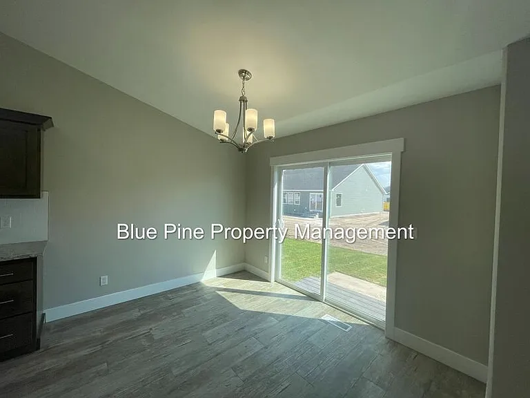1924 Harrington Cir — Photo 6