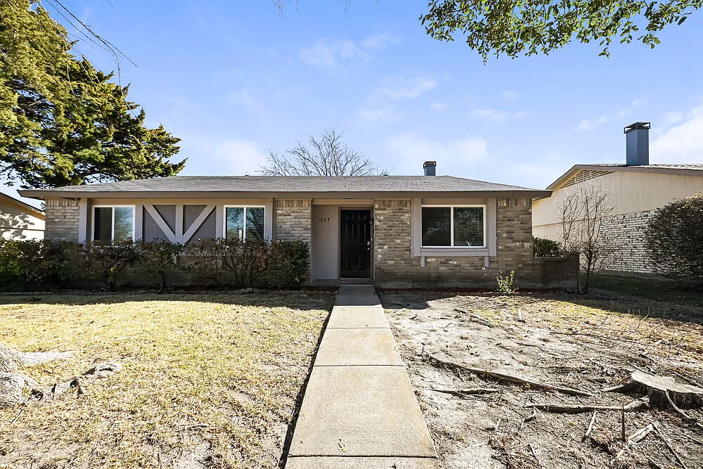 3 bed, 2.0 bath, 1229 sqft, $2,125 — Photo 1