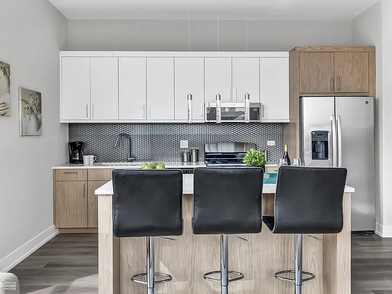 2406 W Armitage Ave #302 — Photo 3