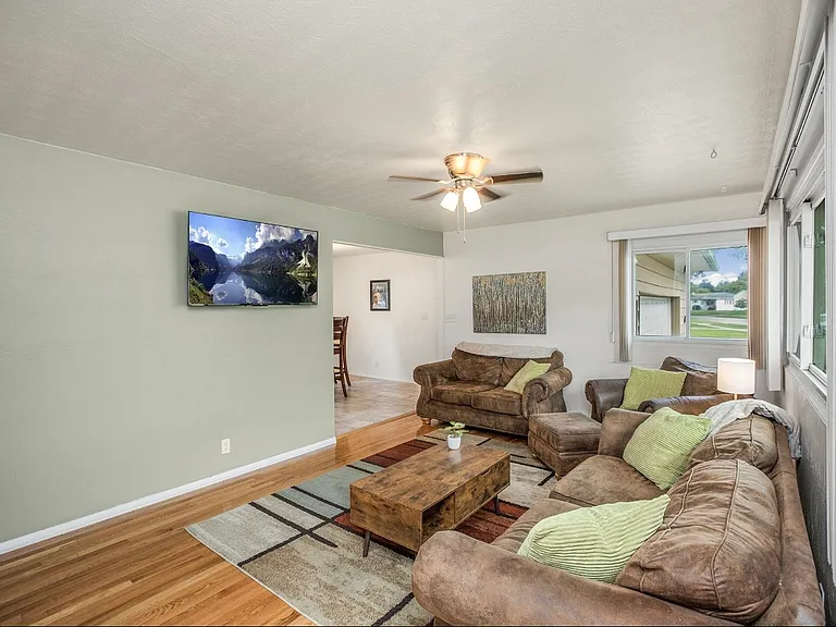 2828 Macarthur Ave — Photo 9