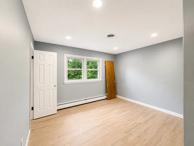 28 Carr St #2 — Photo 12