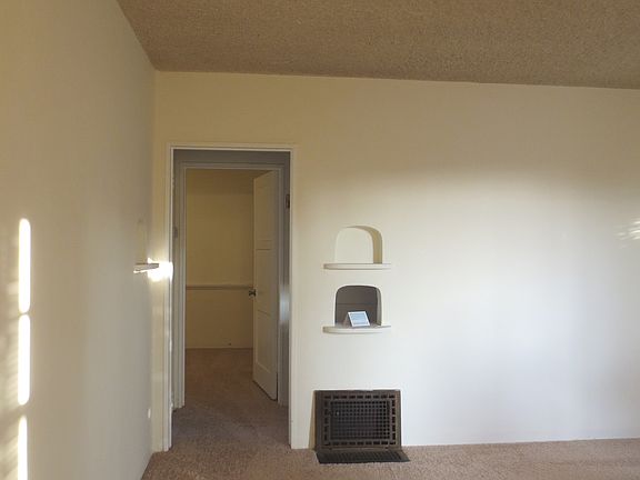 4th image of 424 S Juanita Ave