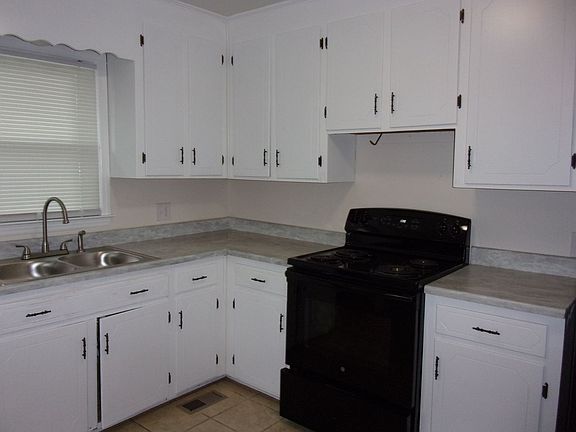 5th image of 534 Hutchinson St