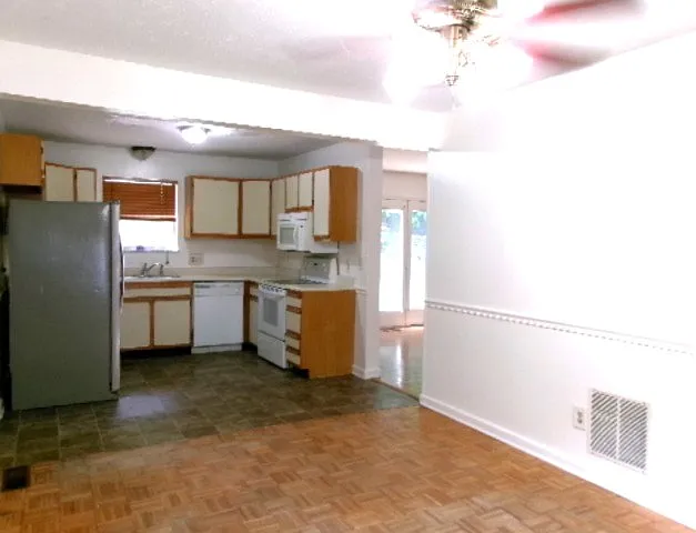 202 Crestway Dr — Photo 5