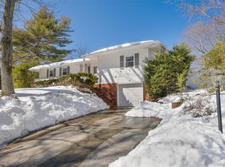 11 Old Post Road E, Port Jefferson, NY 11777