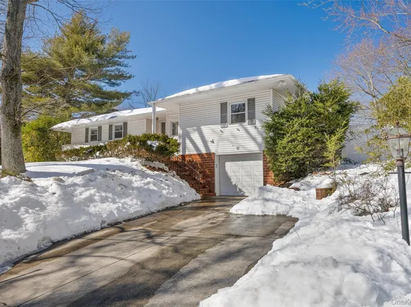 11 Old Post Road E, Port Jefferson, NY 11777