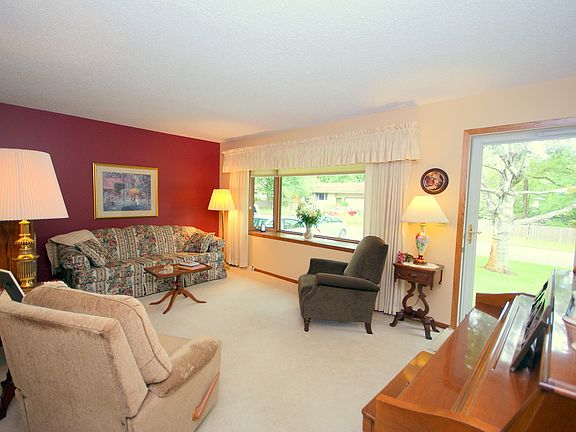 3rd image of 1418 Cheryl Dr