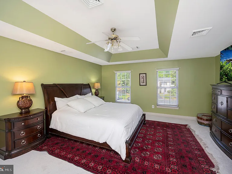 16005 Kings Mountain Rd — Photo 24