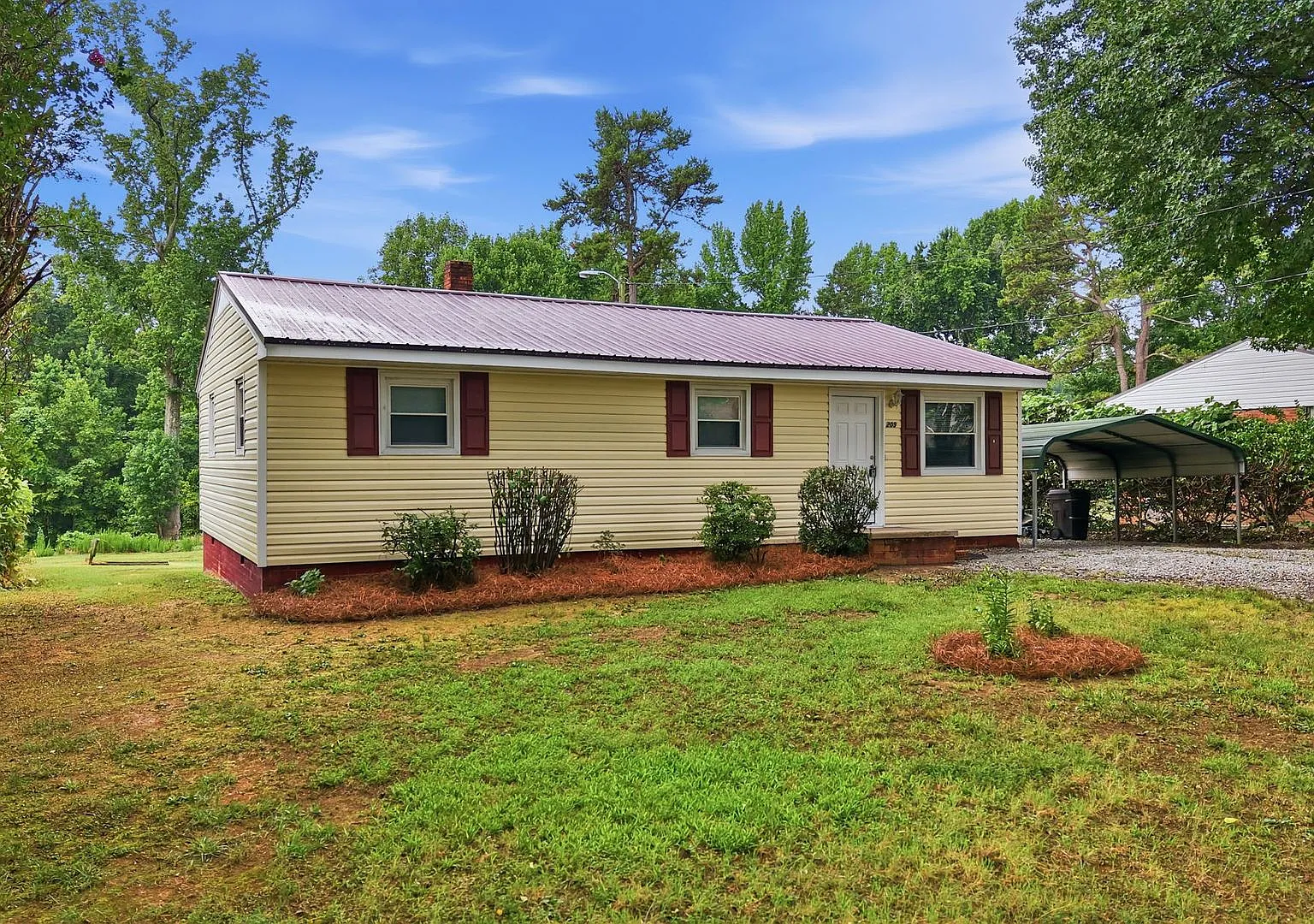 3 Bedroom 1 Bathroom — Photo 3