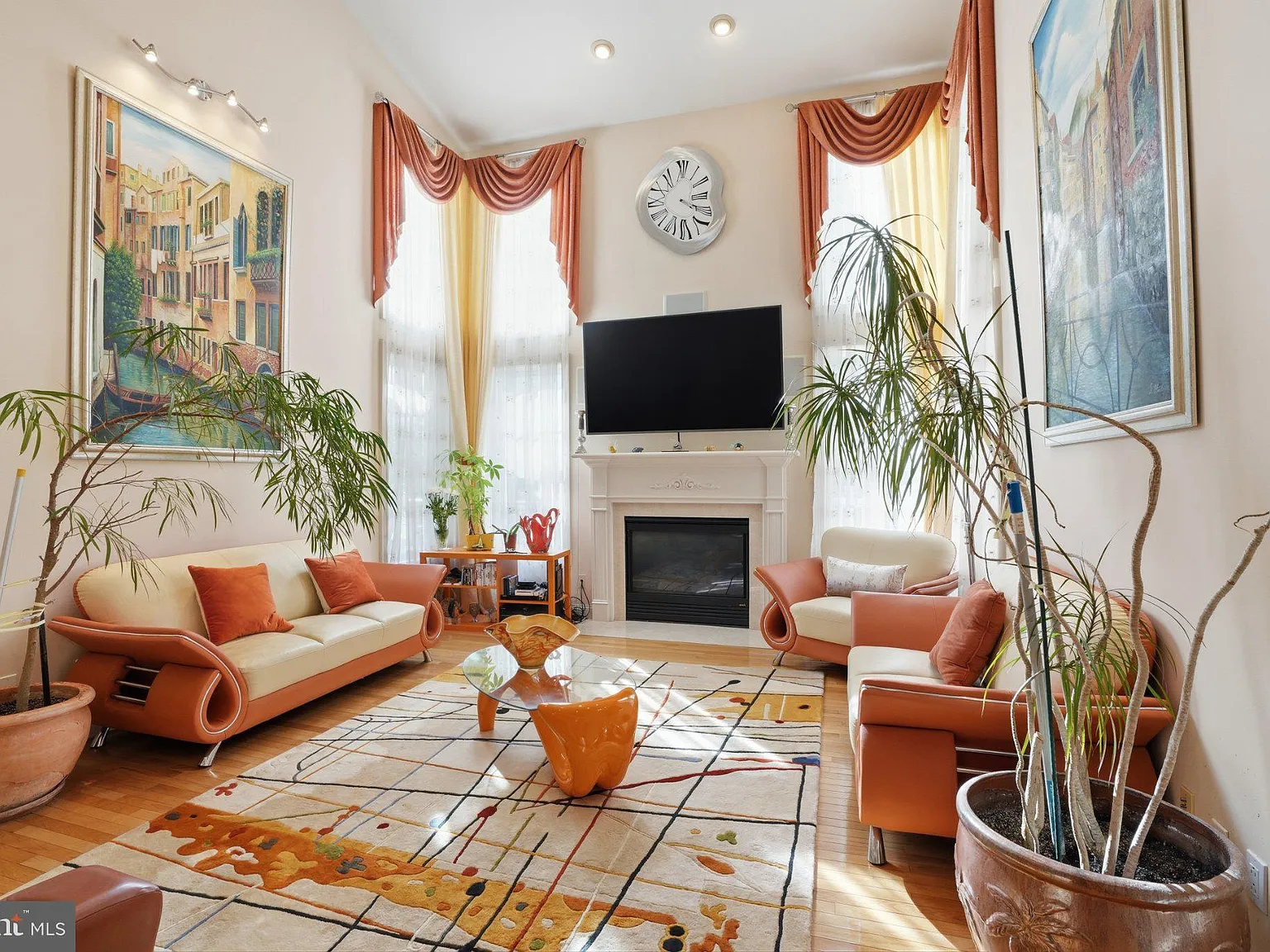 6 bed, 5.0 bath, 5533 sqft, $5,900 — Photo 4