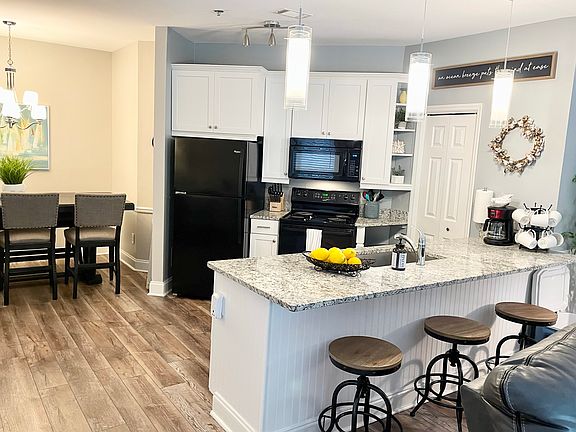 5th image of 19 Lemoyne Ave APT 85