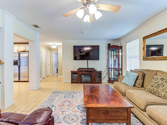 5th image of 2225 Sandalwood Pl