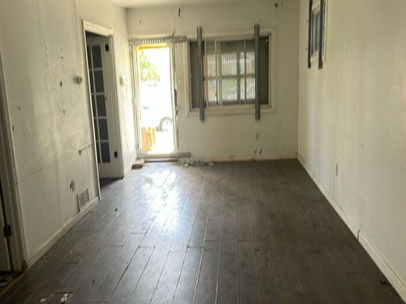 5th image of 20525 Cherrylawn St