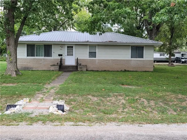 202 N Ohio St, Toledo, IL 62468