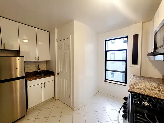 Rented by Douglas Elliman | media 13