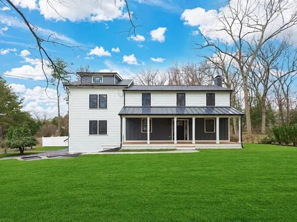 565 Elm St, Concord, MA 01742