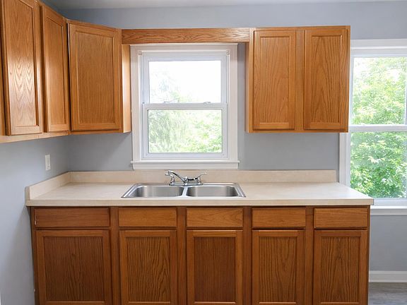 4th image of 20215 Schoenherr St
