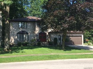 180 Primrose Ln, East Amherst, NY 14051