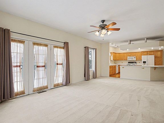 4th image of 1132 Diamond Dr