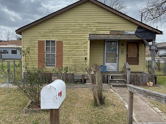 3rd image of 2202 Jones Rd