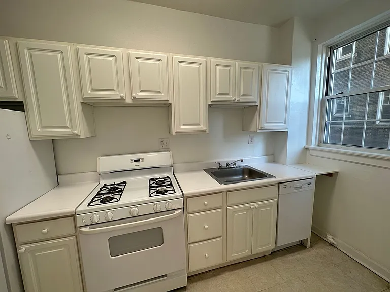 New King Edward Apartments — Photo 286