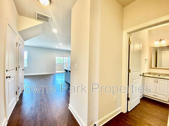 3rd image of 1865 Butternut Dr