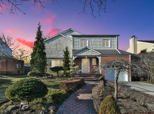 8222 214th St, Queens Village, NY 11427