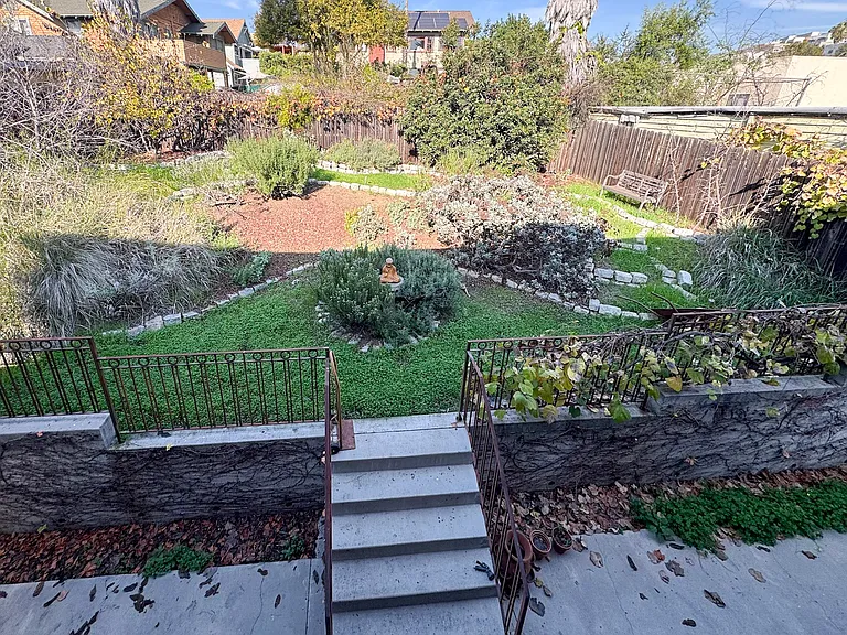 1123 Marion Ave — Photo 43
