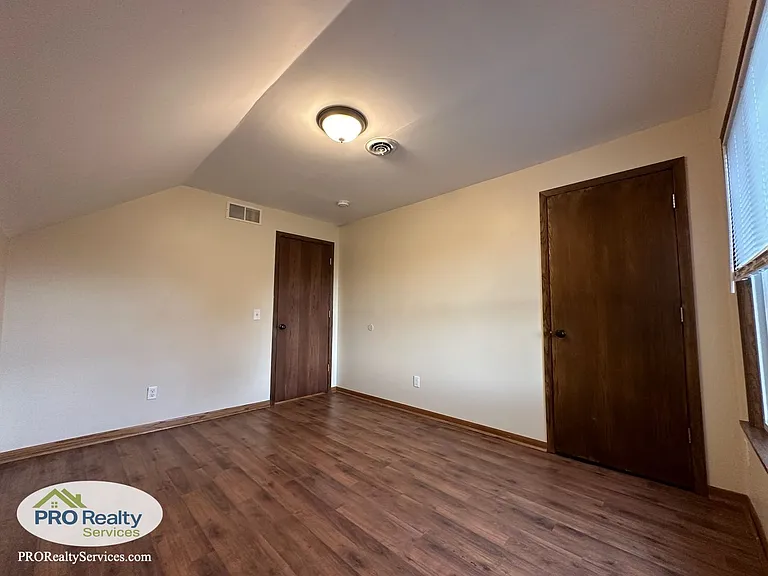 640 Charles Ave — Photo 8