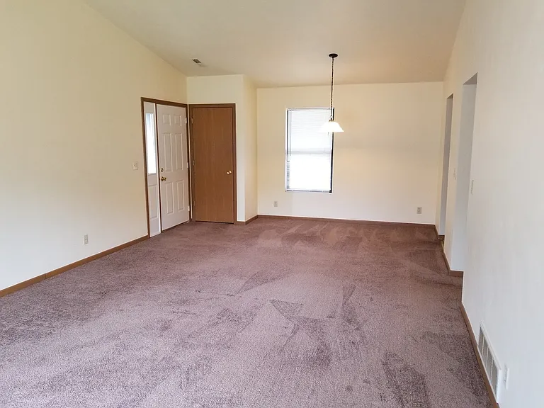 6315 Garrett Ln — Photo 8