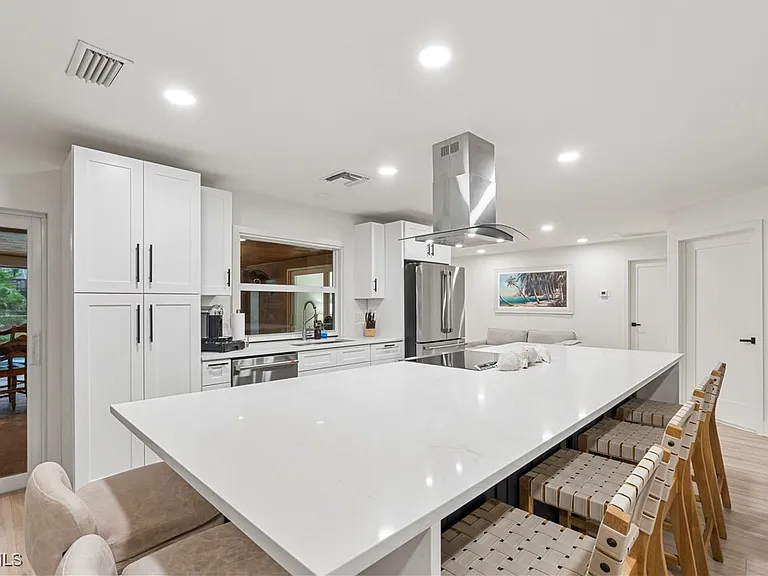 2412 La Salle Ave — Photo 36