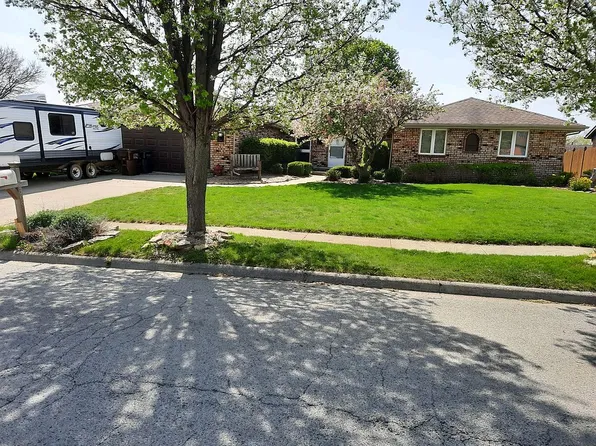 399 S Walnut St, Manteno, IL 60950
