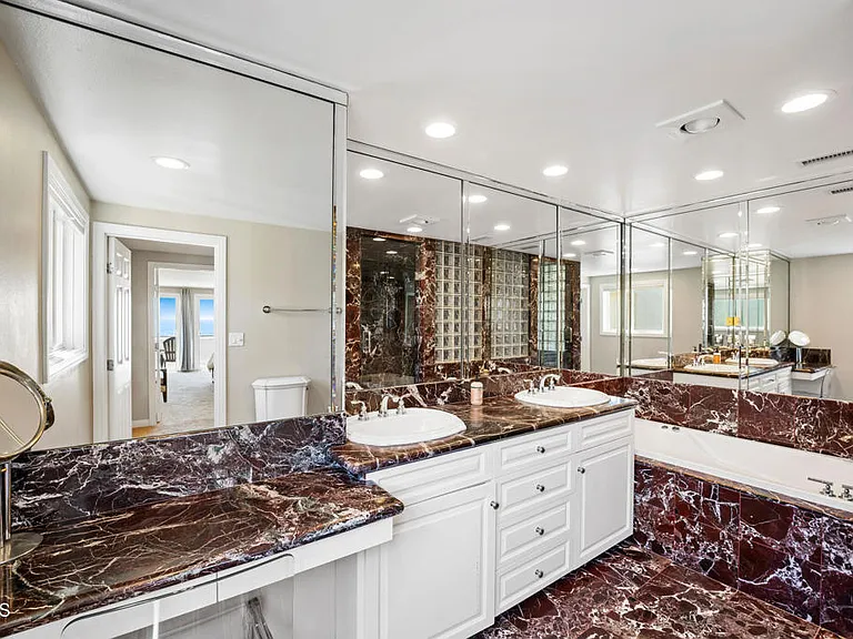305 Ocean Dr — Photo 27
