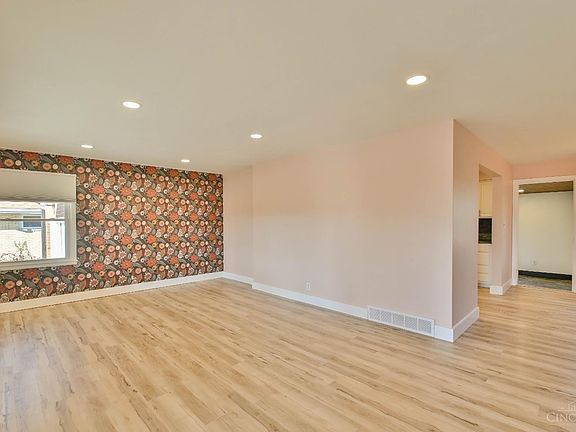 4th image of 284 Joyce Park Dr