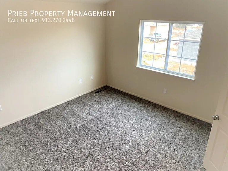 21652 W 126th Ter #21 — Photo 11