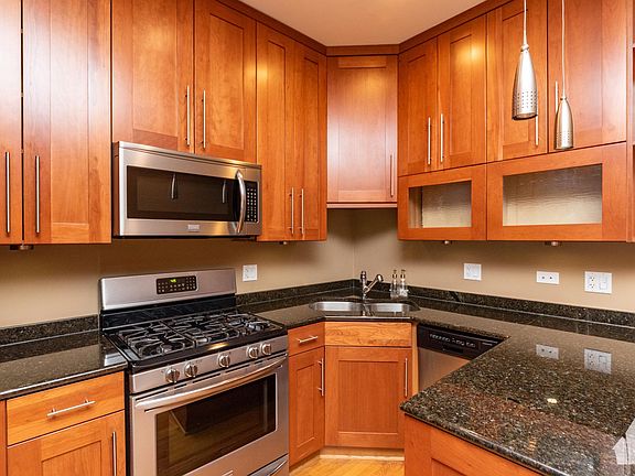 2nd image of 2656 N Hamlin Ave #3E