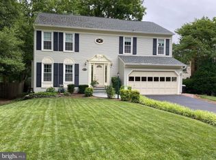 10794 Crest St, Fairfax, VA 22030