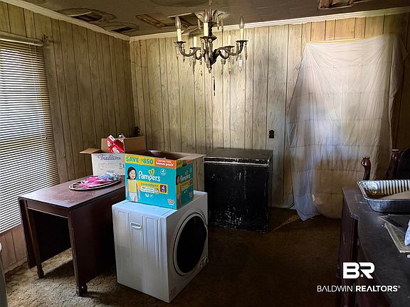 2nd image of 2211 Barlow St