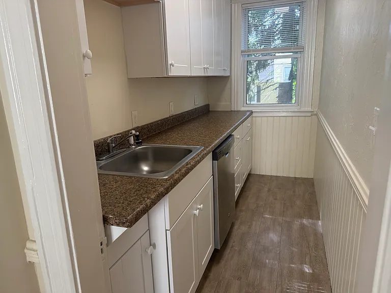 95 Courtland St #2 — Photo 4