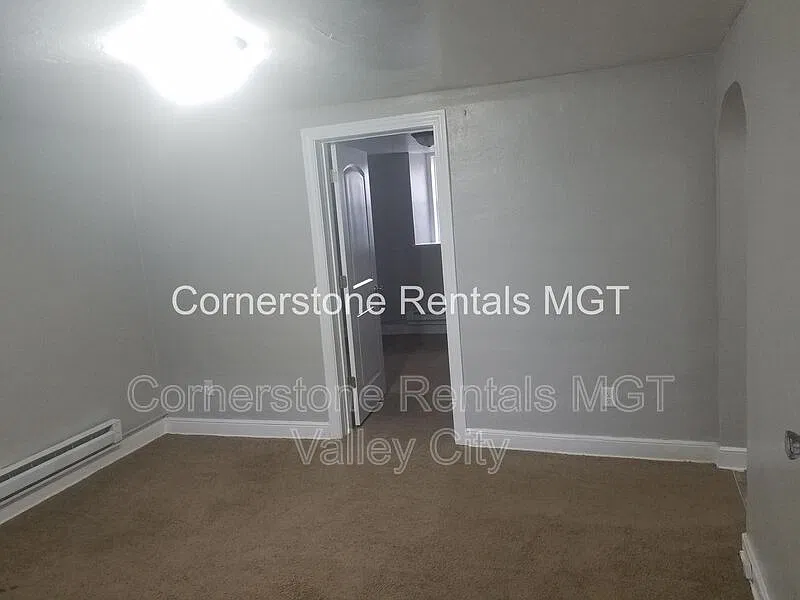 2 bed, 1.0 bath, $725 — Photo 4