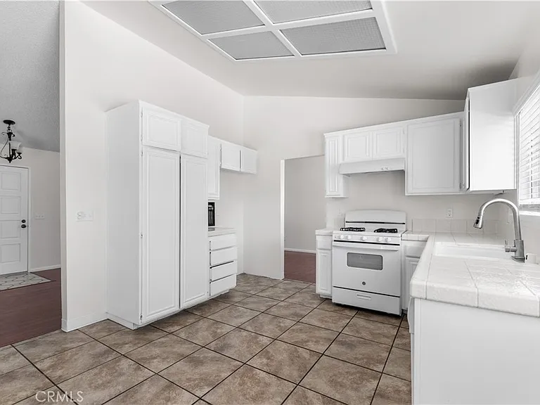 1232 Kings Rd — Photo 25