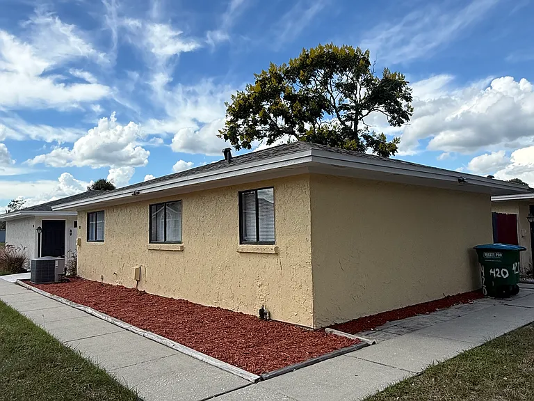 420 San Gabriel St — Photo 1