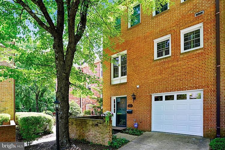 1st image of 6927 McLean Park Manor Ct