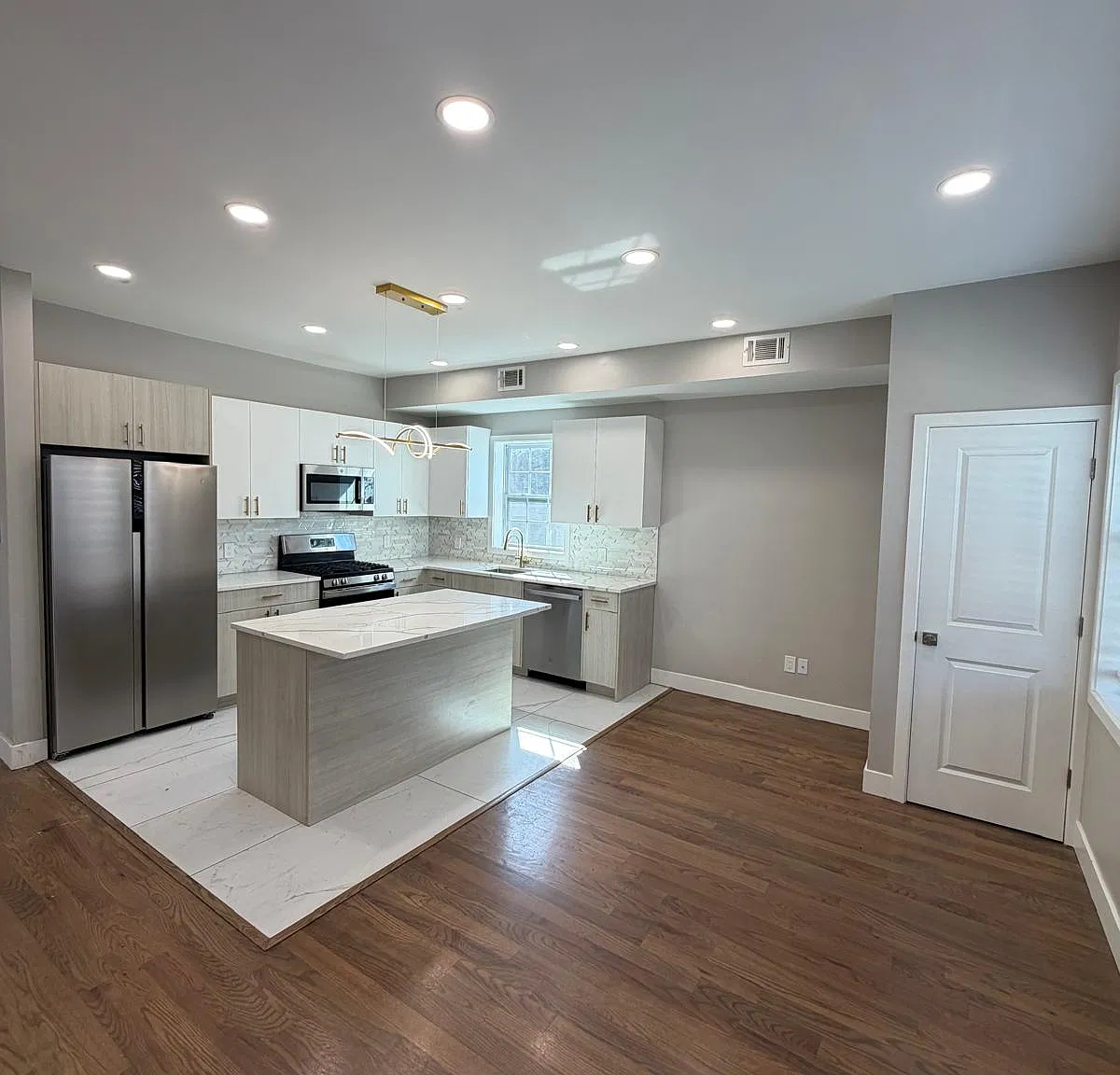 4 bed, $3,250 — Photo 2