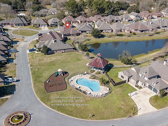 5th image of 325 La Villa Cir