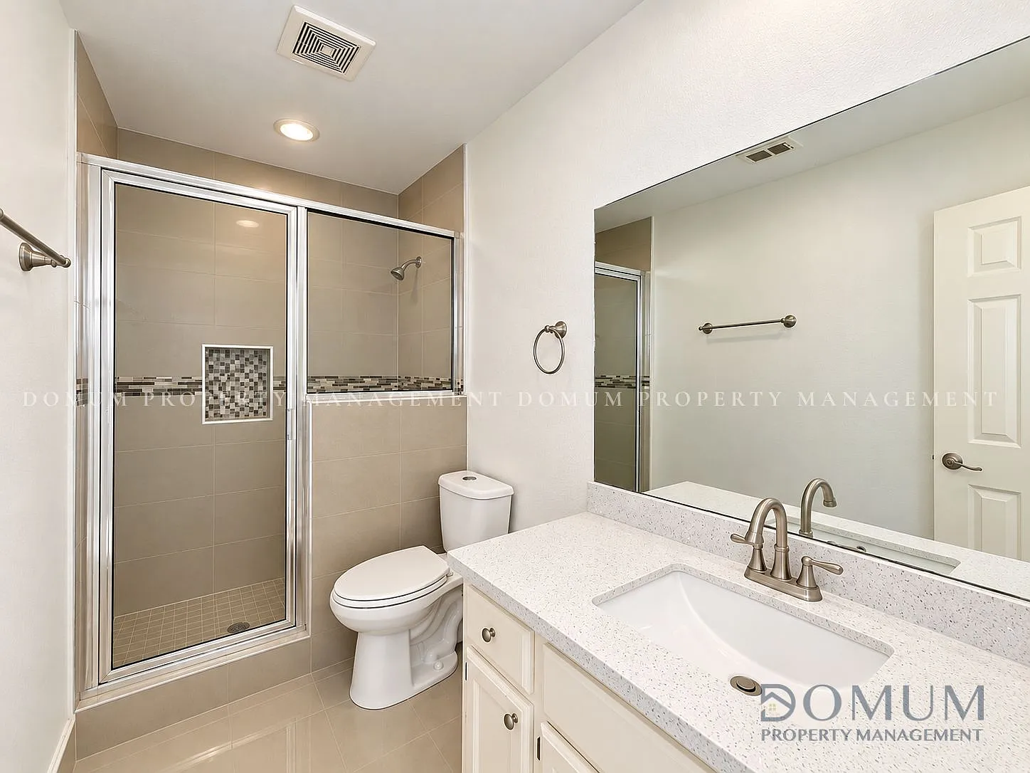 3001 Ashley Place - 3001 — Photo 2